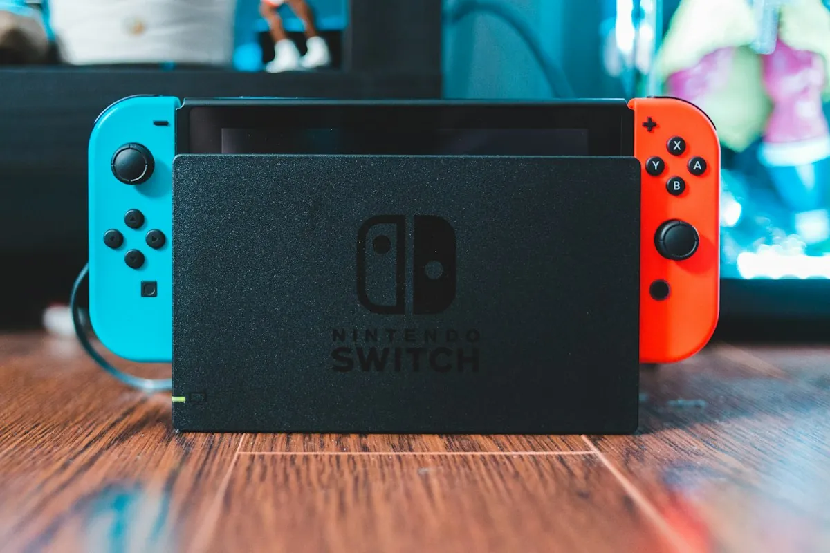 Nintendo Switch-console met rode Joy-Con