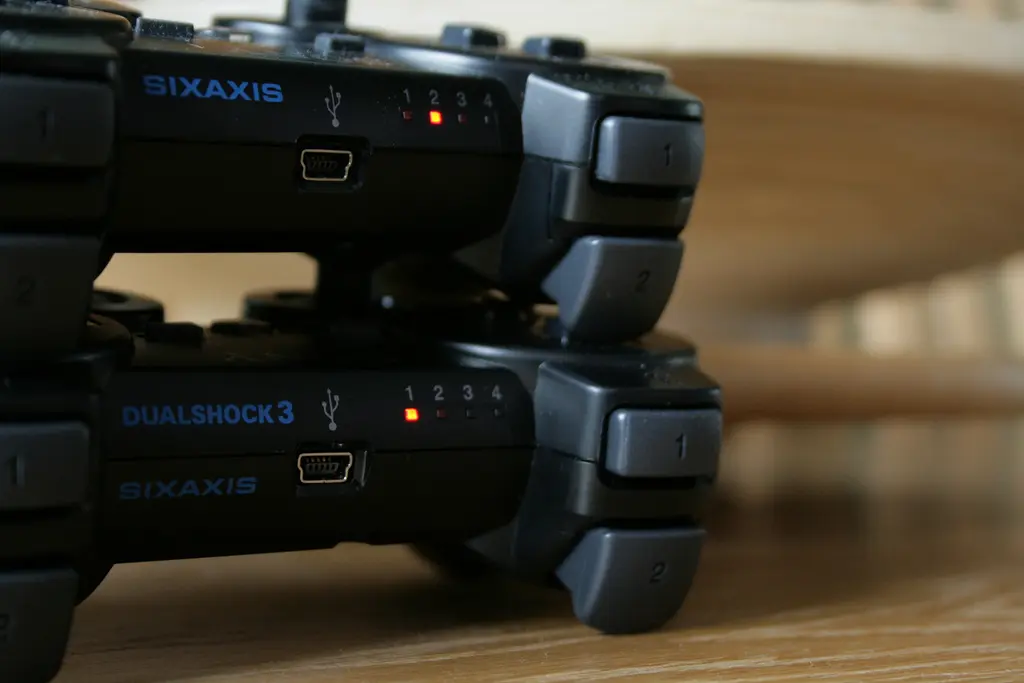 SIXAXIS en DualShock 3 naast elkaar