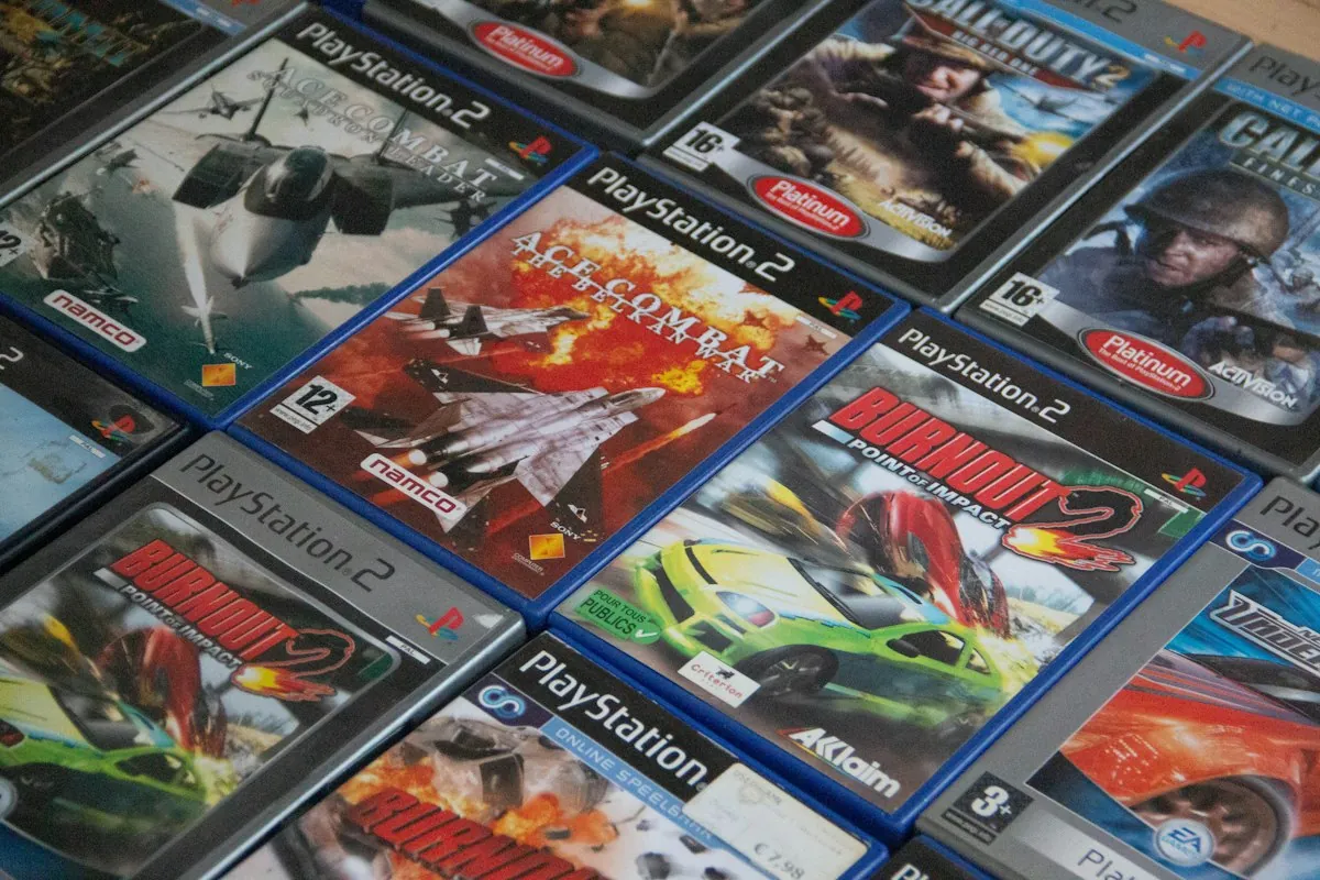 Stapel fysieke PlayStation 2-games met verschillende hoezen